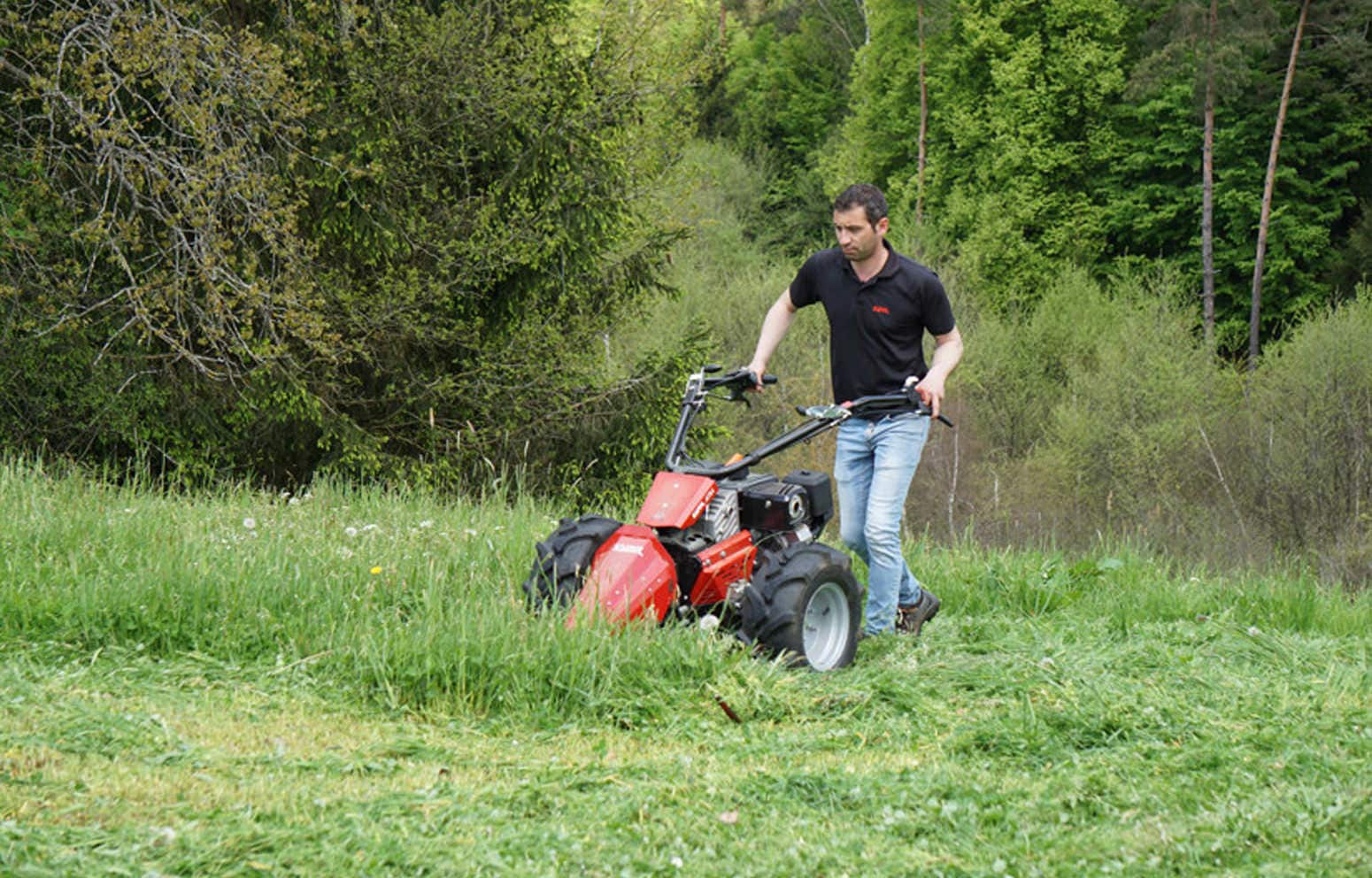 Koppl hydrostatisch aangedreven werktuigdrager– Porte-outil hydrostatiques Koppl